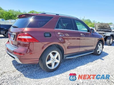 Trzecie zdjęcie samochodu z tyłu: 2014 MERCEDES-BENZ ML 550 4MATIC VIN:4JGDA7DB6EA308290 - miniatura
