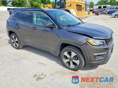 Czwarte zdjęcie samochodu z boku: 2019 JEEP COMPASS LATITUDE VIN:3C4NJDBB2KT654111 - miniatura