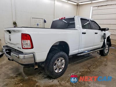 Trzecie zdjęcie samochodu z tyłu: 2024 RAM 2500 BIG HORN VIN:3C6UR5DJ1RG365147 - miniatura