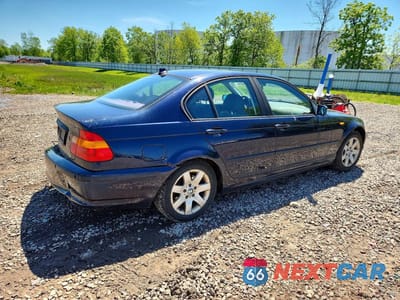 Trzecie zdjęcie samochodu z tyłu: 2004 BMW 325 XI VIN:WBAEU334X4PF60924 - miniatura