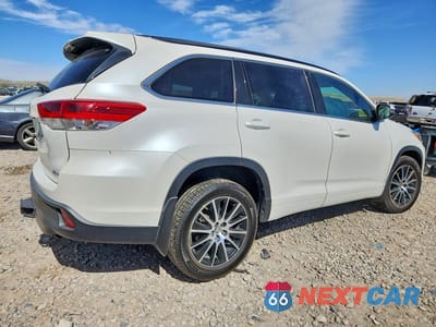 Trzecie zdjęcie samochodu z tyłu: 2017 TOYOTA HIGHLANDER SE VIN:5TDJZRFH2HS399241 - miniatura