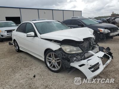 Czwarte zdjęcie samochodu z boku: 2013 MERCEDES-BENZ C 250 VIN:WDDGF4HBXDR282357 - miniatura