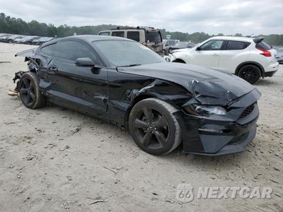 Czwarte zdjęcie samochodu z boku: 2021 FORD MUSTANG VIN:1FA6P8TH2M5158487 - miniatura