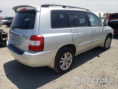 Trzecie zdjęcie samochodu z tyłu: 2006 TOYOTA HIGHLANDER HYBRID VIN:JTEEW21A160024917 - miniatura