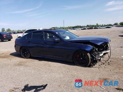 Czwarte zdjęcie samochodu z boku: 2021 BMW M550XI VIN:WBA13BK07MCF50823 - miniatura