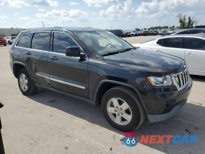Czwarte zdjęcie samochodu z boku: 2012 JEEP GRAND CHEROKEE LAREDO VIN:1C4RJEAG1CC360250 - miniatura