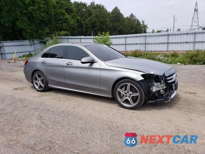 Czwarte zdjęcie samochodu z boku: 2015 MERCEDES-BENZ C 300 4MATIC VIN:55SWF4KB8FU058672 - miniatura