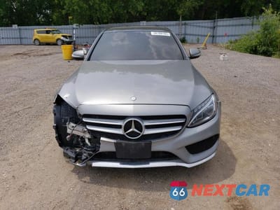 Piąte zdjęcie samochodu w środku: 2015 MERCEDES-BENZ C 300 4MATIC VIN:55SWF4KB8FU058672 - miniatura