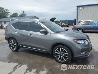 Czwarte zdjęcie samochodu z boku: 2018 NISSAN ROGUE S VIN:JN8AT2MTXJW485939 - miniatura