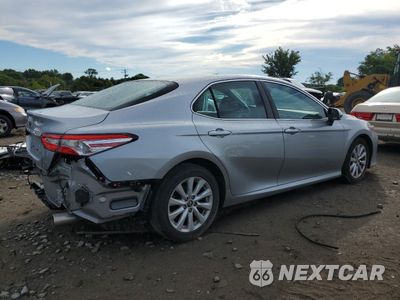 Trzecie zdjęcie samochodu z tyłu: 2018 TOYOTA CAMRY L VIN:4T1B11HK6JU155238 - miniatura