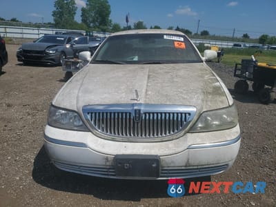 Piąte zdjęcie samochodu w środku: 2008 LINCOLN TOWN CAR SIGNATURE LIMITED VIN:2LNHM82V28X652142 - miniatura