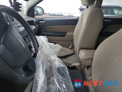 Zdjęcie 7 z 13 samochodu: 2010 JEEP COMPASS SPORT VIN:1J4NF4FB7AD547484 - miniatura