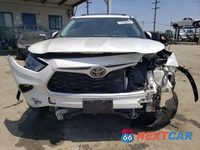 Piąte zdjęcie samochodu w środku: 2022 TOYOTA HIGHLANDER LE VIN:5TDZZRAH4NS541580 - miniatura