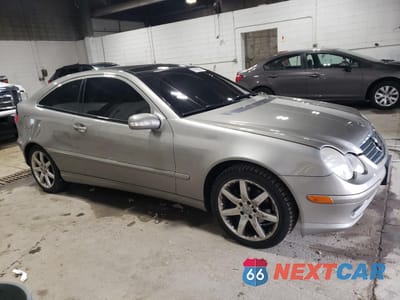 Czwarte zdjęcie samochodu z boku: 2004 MERCEDES-BENZ C 230K SPORT COUPE VIN:WDBRN40J34A595532 - miniatura
