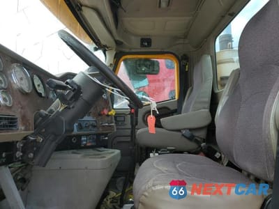 Piąte zdjęcie samochodu w środku: 2011 INTERNATIONAL 9900 9900I VIN:3HSCHAPR1BN394531 - miniatura