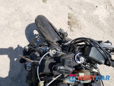 Zdjęcie 7 z 9 samochodu: 2003 HONDA CBR600 RR VIN:JH2PC37043M003520 - miniatura