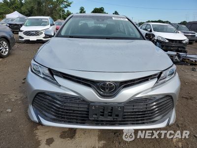 Piąte zdjęcie samochodu w środku: 2018 TOYOTA CAMRY L VIN:4T1B11HK6JU155238 - miniatura