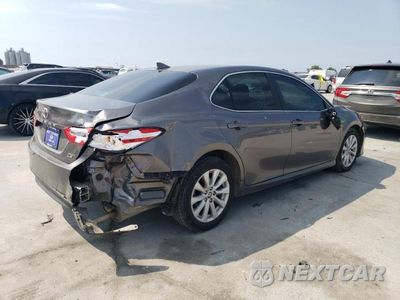 Trzecie zdjęcie samochodu z tyłu: 2020 TOYOTA CAMRY LE VIN:4T1C11AK1LU987412 - miniatura