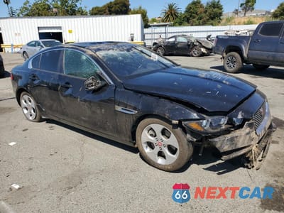 Czwarte zdjęcie samochodu z boku: 2018 JAGUAR XE VIN:SAJAR4FX9JCP39245 - miniatura