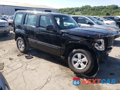 Czwarte zdjęcie samochodu z boku: 2012 JEEP LIBERTY SPORT VIN:1C4PJMAK2CW168517 - miniatura