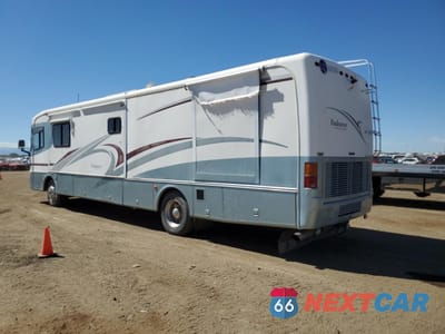 Trzecie zdjęcie samochodu z tyłu: 2000 FREIGHTLINER CHASSIS X LINE MOTOR HOME VIN:4UZ6XJCAXYCG19634 - miniatura