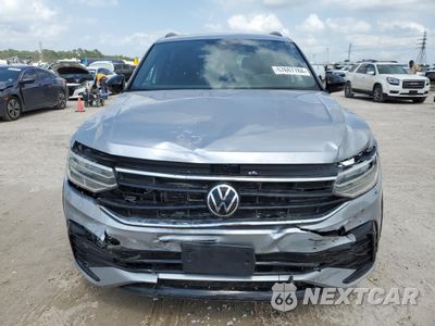 Piąte zdjęcie samochodu w środku: 2022 VOLKSWAGEN TIGUAN SE R-LINE BLACK VIN:3VVCB7AX8NM155073 - miniatura