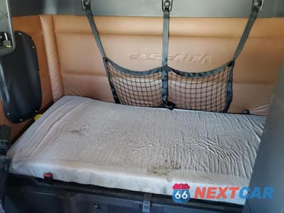 Zdjęcie 6 z 10 samochodu: 2019 FREIGHTLINER CASCADIA 126 VIN:3AKJHHDR1KSGC6058 - miniatura