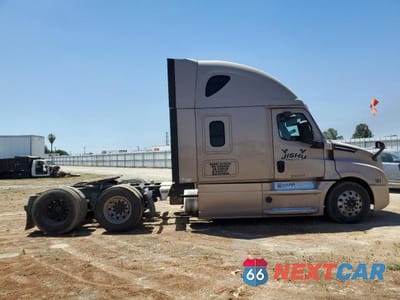 Zdjęcie 9 z 10 samochodu: 2019 FREIGHTLINER CASCADIA 126 VIN:3AKJHHDR1KSGC6058 - miniatura