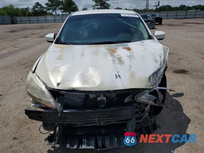 Piąte zdjęcie samochodu w środku: 2014 NISSAN SENTRA S VIN:3N1AB7AP2EL661870 - miniatura