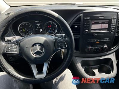 Zdjęcie 7 z 10 samochodu: 2018 MERCEDES-BENZ METRIS VIN:WD4PG2EE8J3383590 - miniatura