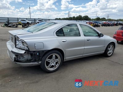 Trzecie zdjęcie samochodu z tyłu: 2006 VOLVO S60 T5 VIN:YV1RS547362555926 - miniatura