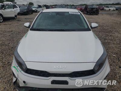 Piąte zdjęcie samochodu w środku: 2023 KIA FORTE LX VIN:3KPF24AD6PE565870 - miniatura