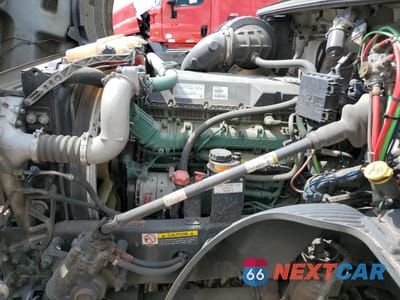 Zdjęcie 7 z 10 samochodu: 2019 VOLVO VN VNL VIN:4V4NC9EH8KN193587 - miniatura