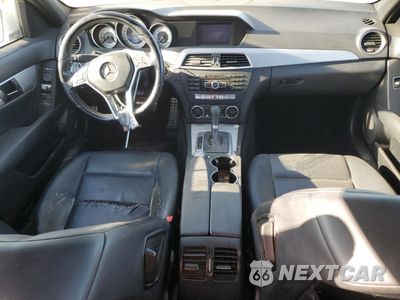 Zdjęcie 8 z 12 samochodu: 2014 MERCEDES-BENZ C 250 VIN:WDDGF4HB2ER310671 - miniatura