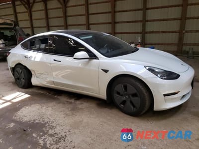 Czwarte zdjęcie samochodu z boku: 2021 TESLA MODEL 3 VIN:5YJ3E1EAXMF861859 - miniatura