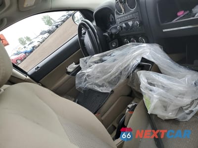 Zdjęcie 8 z 13 samochodu: 2010 JEEP COMPASS SPORT VIN:1J4NF4FB7AD547484 - miniatura