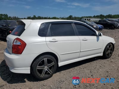 Trzecie zdjęcie samochodu z tyłu: 2005 KIA SPECTRA5 VIN:KNAFE161155077310 - miniatura