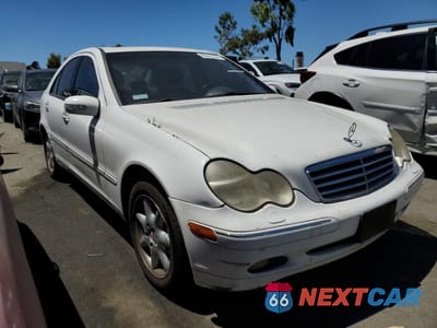 Czwarte zdjęcie samochodu z boku: 2001 MERCEDES-BENZ C 320 VIN:WDBRF64J01F087200 - miniatura