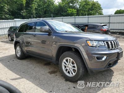 Czwarte zdjęcie samochodu z boku: 2018 JEEP GRAND CHEROKEE LAREDO VIN:1C4RJFAGXJC349136 - miniatura