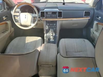 Zdjęcie 8 z 15 samochodu: 2010 LINCOLN MKZ VIN:3LNHL2JC2AR750625 - miniatura