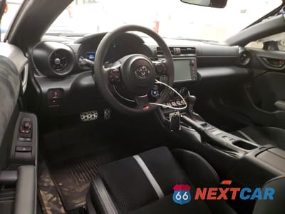 Zdjęcie 8 z 12 samochodu: 2024 TOYOTA GR 86 PREMIUM VIN:JF1ZNBE15R8753579 - miniatura