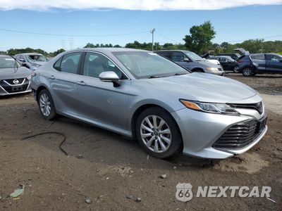 Czwarte zdjęcie samochodu z boku: 2018 TOYOTA CAMRY L VIN:4T1B11HK6JU155238 - miniatura