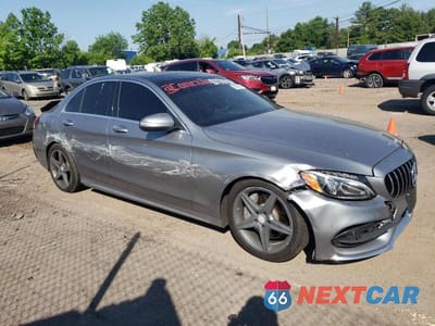 Czwarte zdjęcie samochodu z boku: 2015 MERCEDES-BENZ C 300 4MATIC VIN:55SWF4KB0FU075501 - miniatura