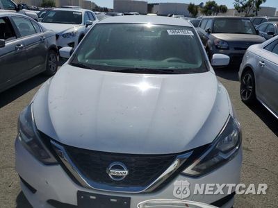 Piąte zdjęcie samochodu w środku: 2017 NISSAN SENTRA S VIN:3N1AB7AP2HY360149 - miniatura