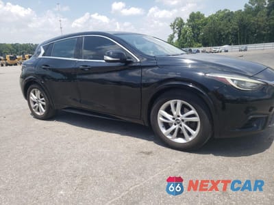 Czwarte zdjęcie samochodu z boku: 2018 INFINITI QX30 BASE VIN:SJKCH5CP1JA059000 - miniatura