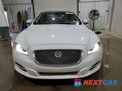 Piąte zdjęcie samochodu w środku: 2011 JAGUAR XJ VIN:SAJWA1CB6BLV04808 - miniatura