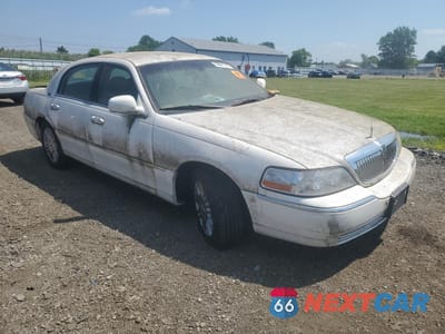 Czwarte zdjęcie samochodu z boku: 2008 LINCOLN TOWN CAR SIGNATURE LIMITED VIN:2LNHM82V28X652142 - miniatura