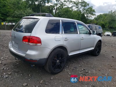 Trzecie zdjęcie samochodu z tyłu: 2005 VOLKSWAGEN TOUAREG 3.2 VIN:WVGZG77L15D057945 - miniatura