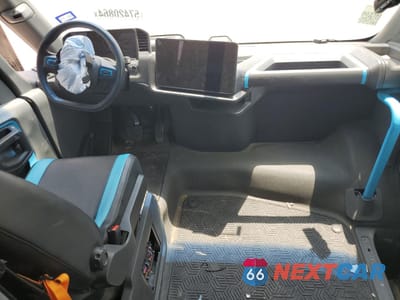 Zdjęcie 8 z 13 samochodu: 2023 RIVIAN EDV 700 VIN:7FCEHEB78PN005542 - miniatura