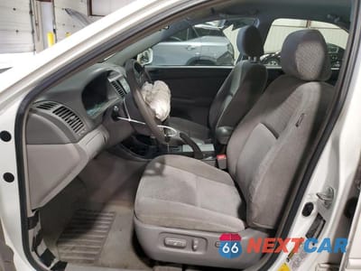 Zdjęcie 7 z 12 samochodu: 2004 TOYOTA CAMRY LE V6 VIN:4T1BF30K74U076383 - miniatura
